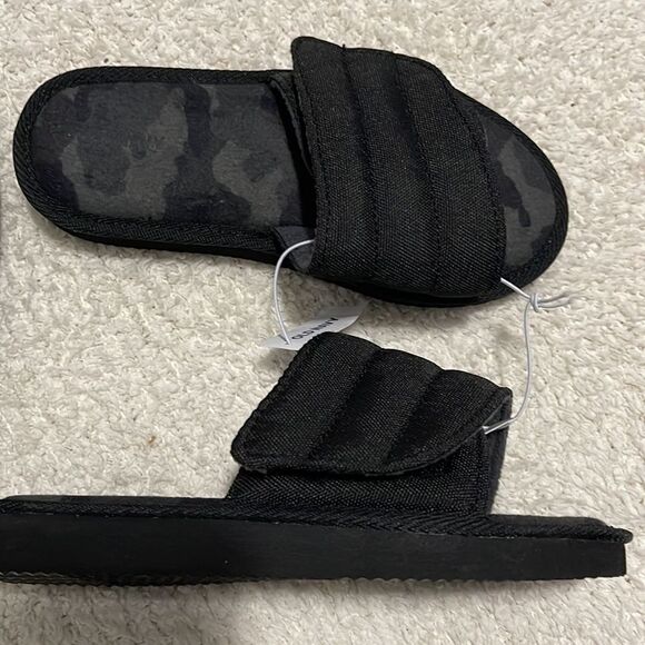 NWT- Old Navy- boy’s 12/13 & 3/4. Two Slide Bundle - Picture 4 of 6